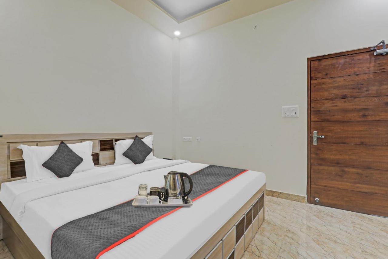 Townhouse P.S.Palace Near Amausi Metro Station Lucknow Bagian luar foto