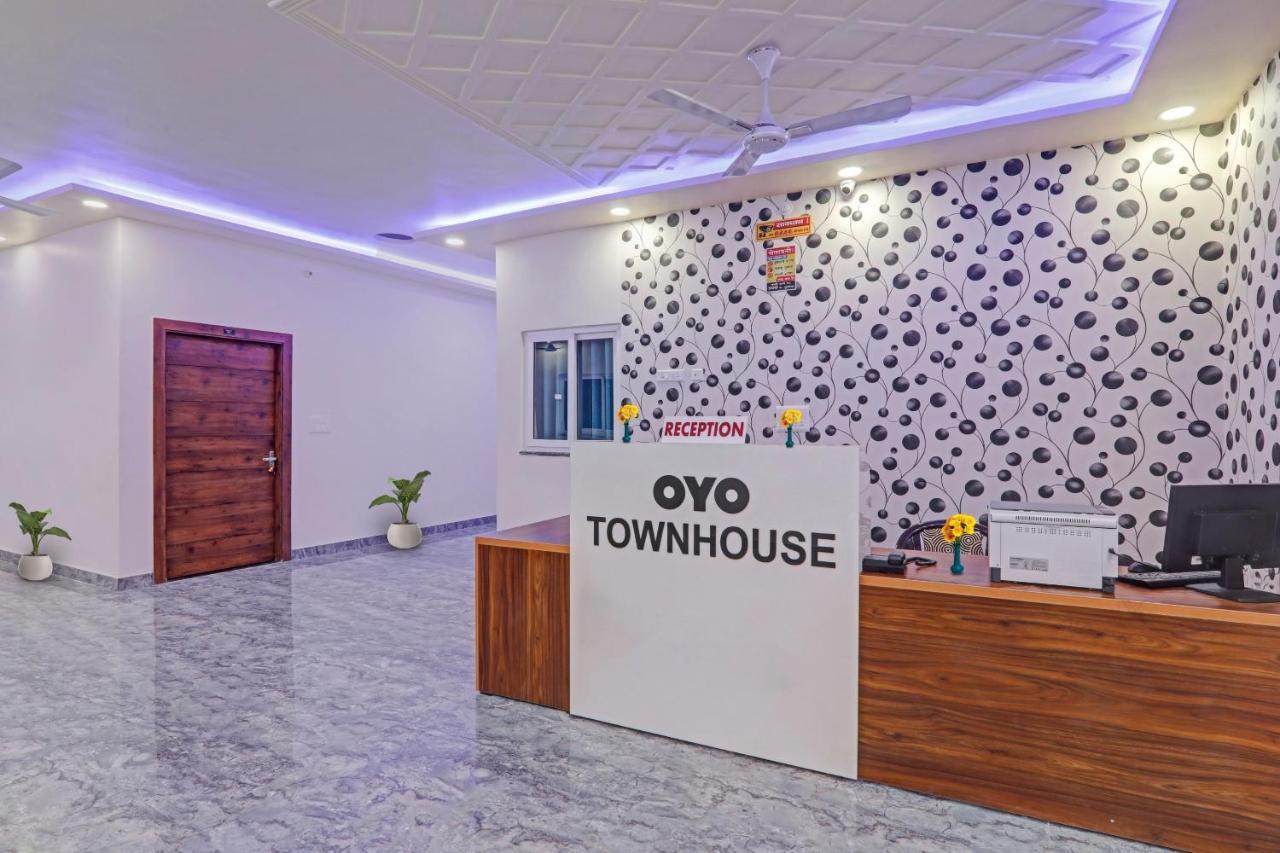 Townhouse P.S.Palace Near Amausi Metro Station Lucknow Bagian luar foto