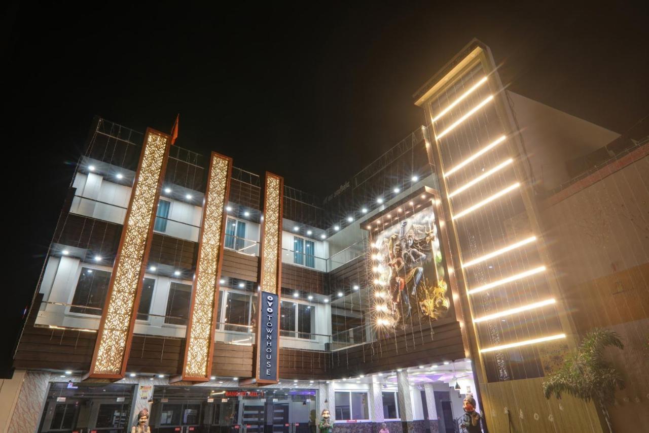 Townhouse P.S.Palace Near Amausi Metro Station Lucknow Bagian luar foto