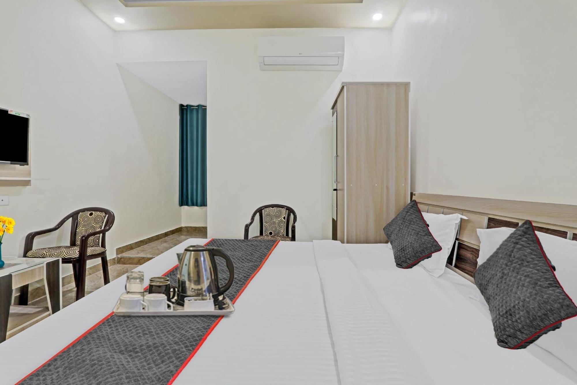 Townhouse P.S.Palace Near Amausi Metro Station Lucknow Bagian luar foto