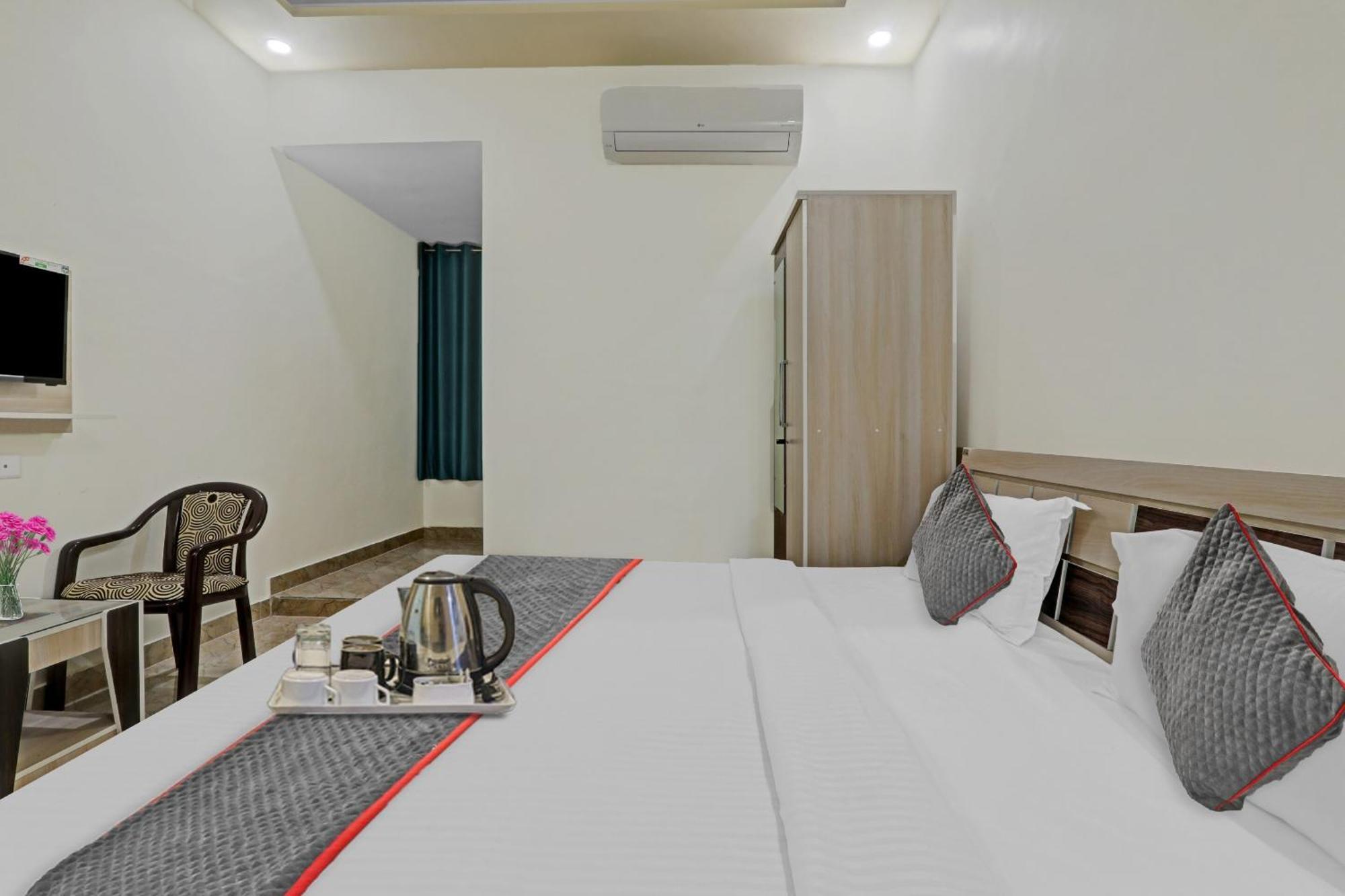Townhouse P.S.Palace Near Amausi Metro Station Lucknow Bagian luar foto