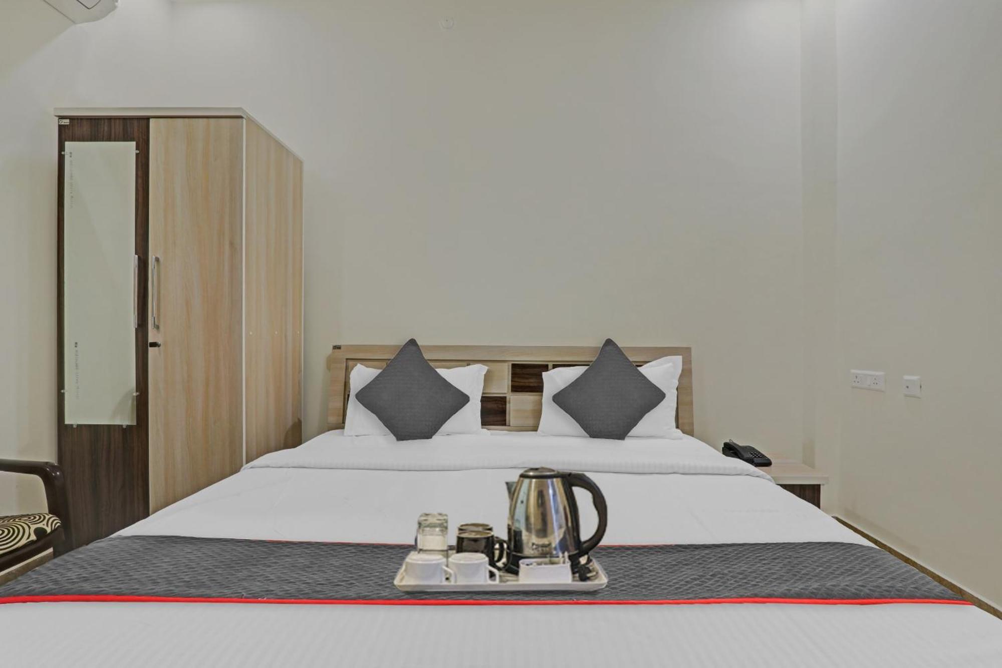 Townhouse P.S.Palace Near Amausi Metro Station Lucknow Bagian luar foto