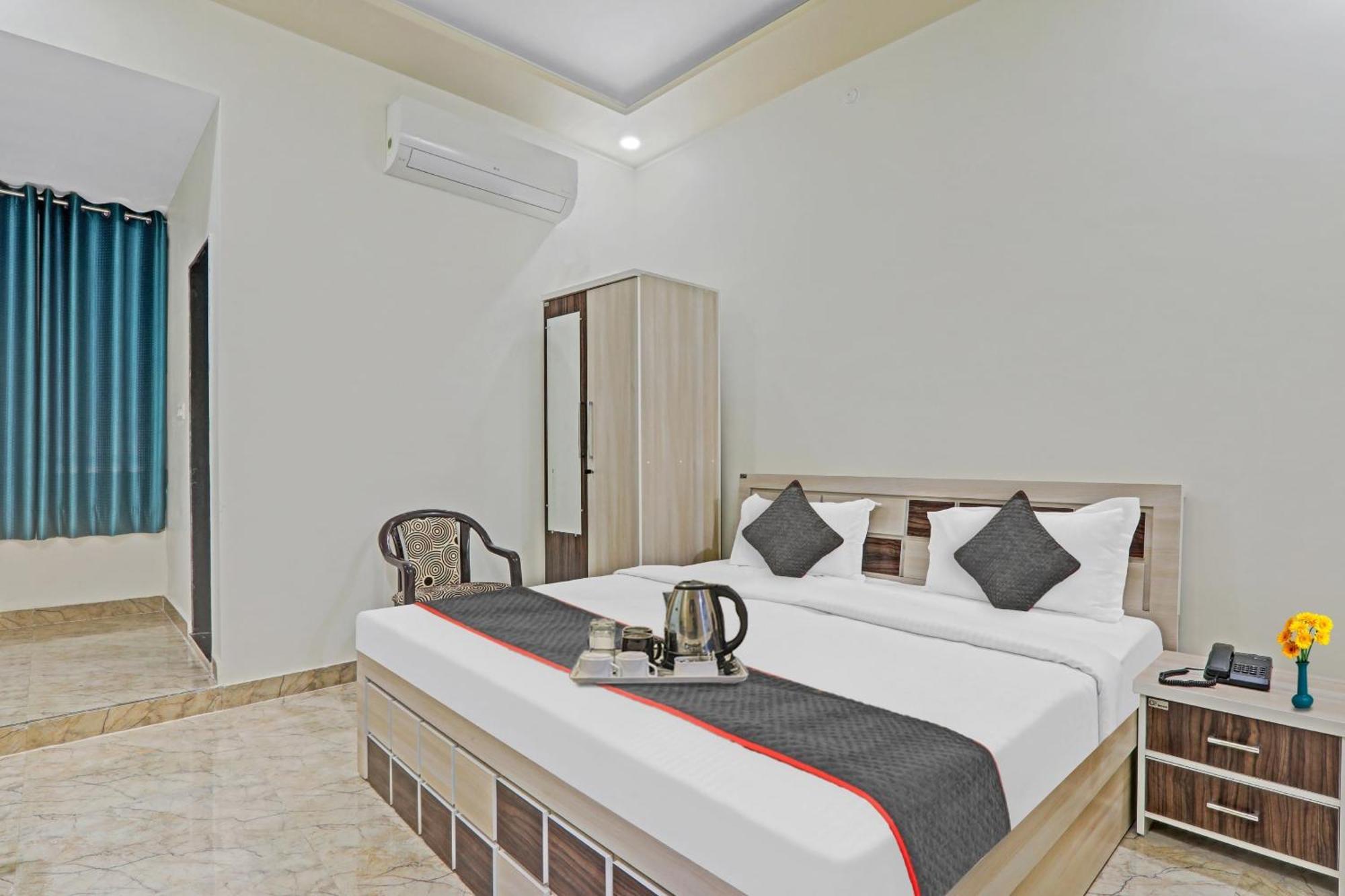 Townhouse P.S.Palace Near Amausi Metro Station Lucknow Bagian luar foto