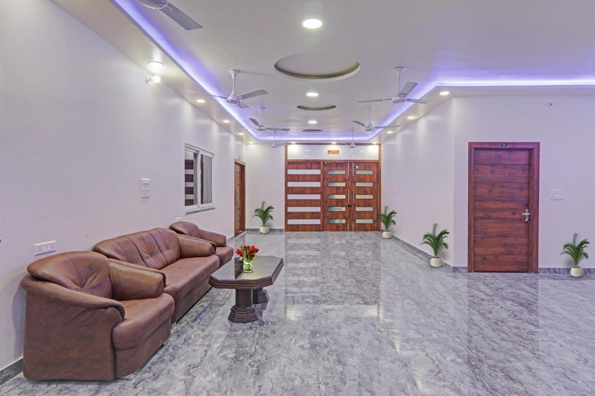 Townhouse P.S.Palace Near Amausi Metro Station Lucknow Bagian luar foto