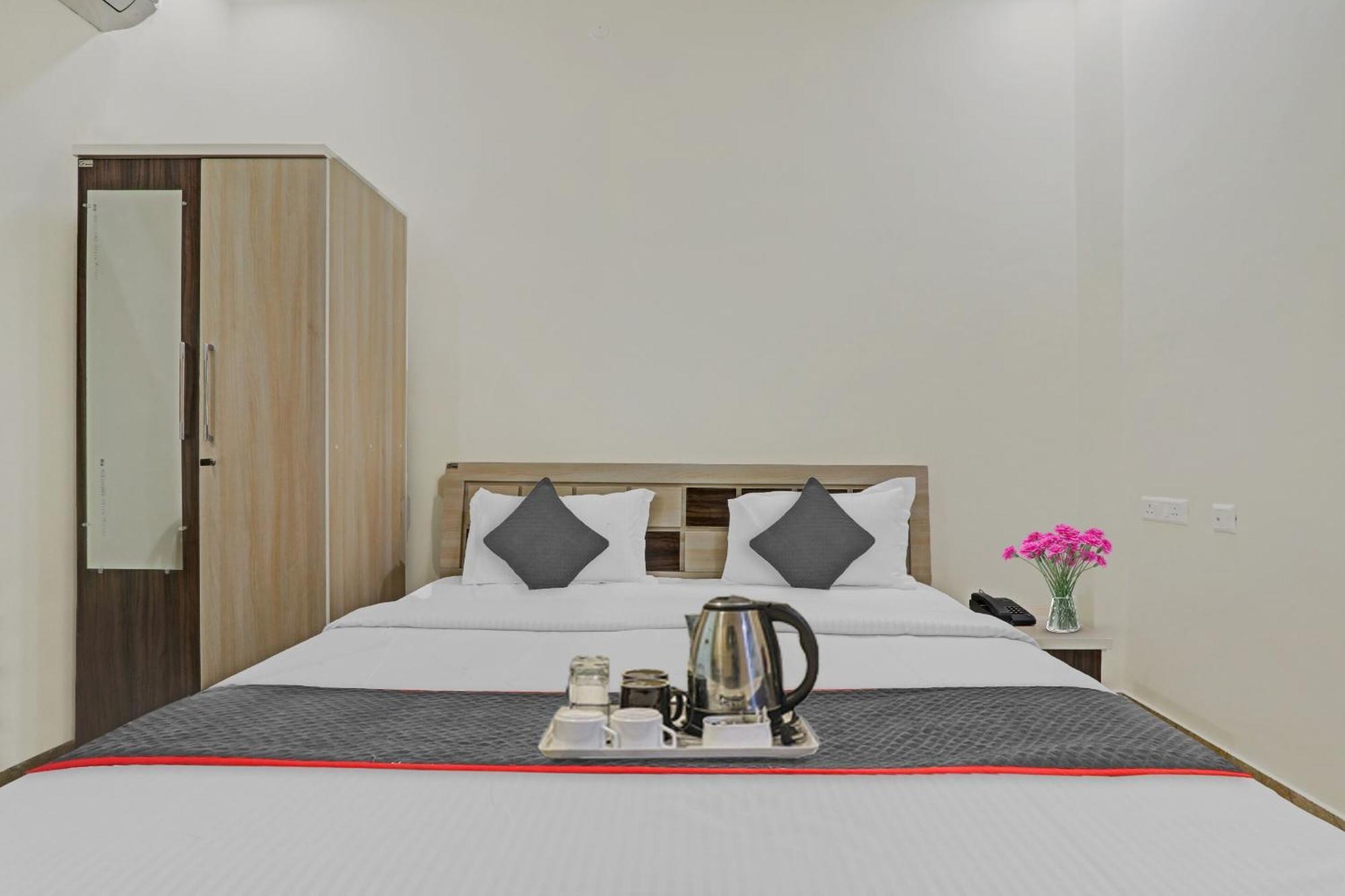 Townhouse P.S.Palace Near Amausi Metro Station Lucknow Bagian luar foto