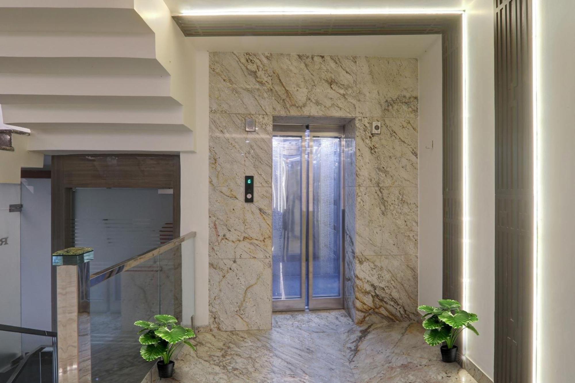 Townhouse P.S.Palace Near Amausi Metro Station Lucknow Bagian luar foto