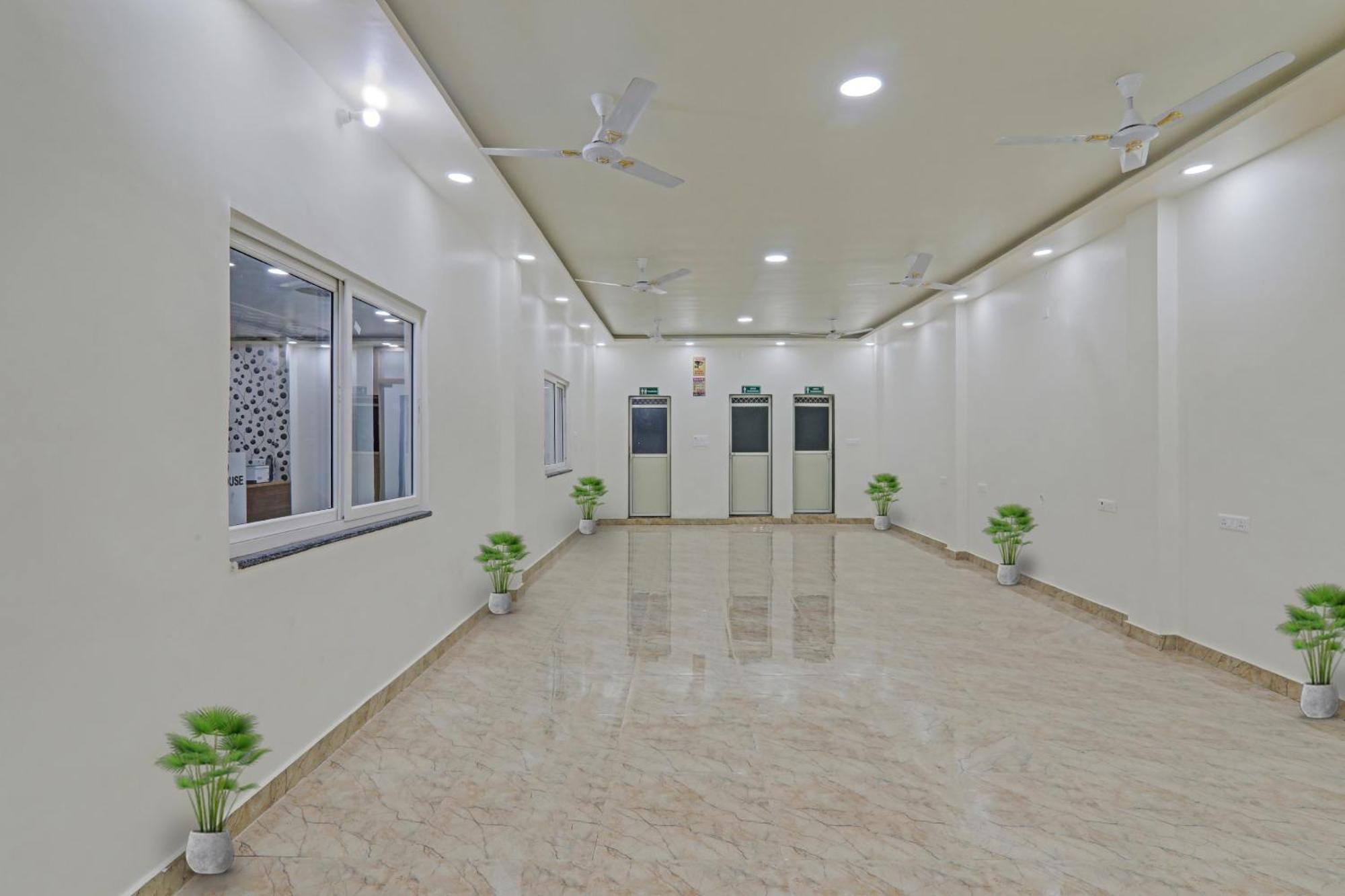 Townhouse P.S.Palace Near Amausi Metro Station Lucknow Bagian luar foto
