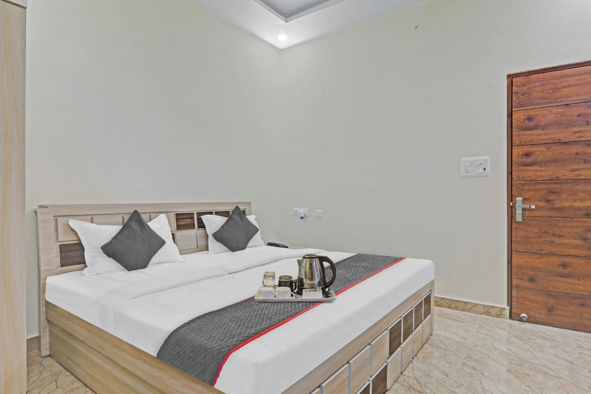 Townhouse P.S.Palace Near Amausi Metro Station Lucknow Bagian luar foto