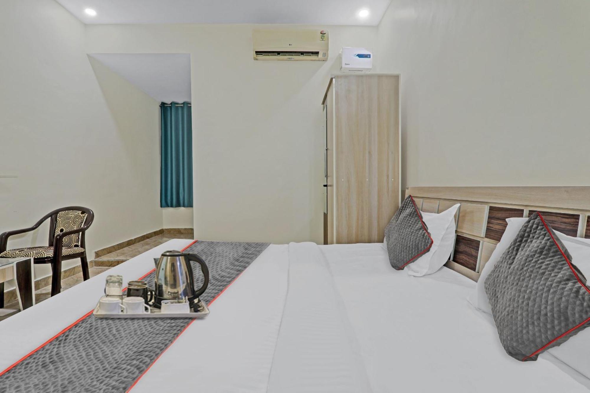 Townhouse P.S.Palace Near Amausi Metro Station Lucknow Bagian luar foto