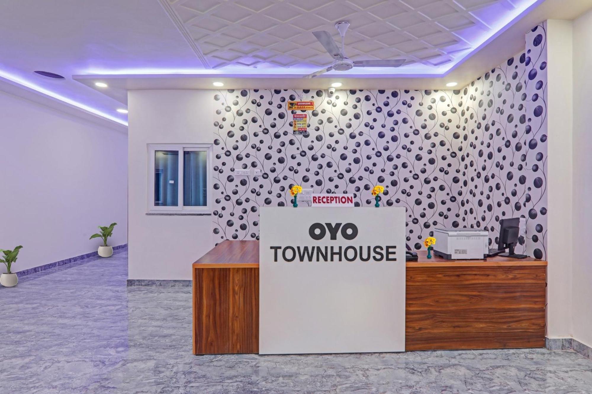 Townhouse P.S.Palace Near Amausi Metro Station Lucknow Bagian luar foto